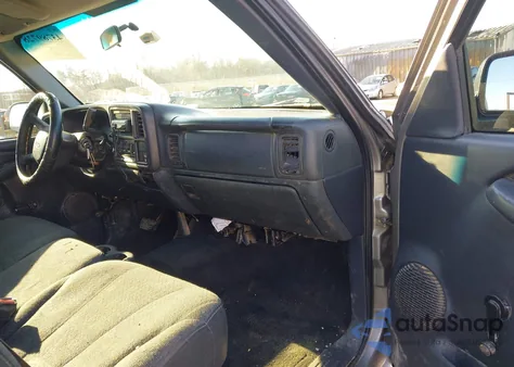 2001 Chevrolet Silverado 1500 из США, поврежденный, VIN 1GCEC14W61Z170314